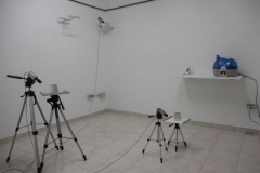 test di una piastrina su zanzare con osservazione tramite telecamere